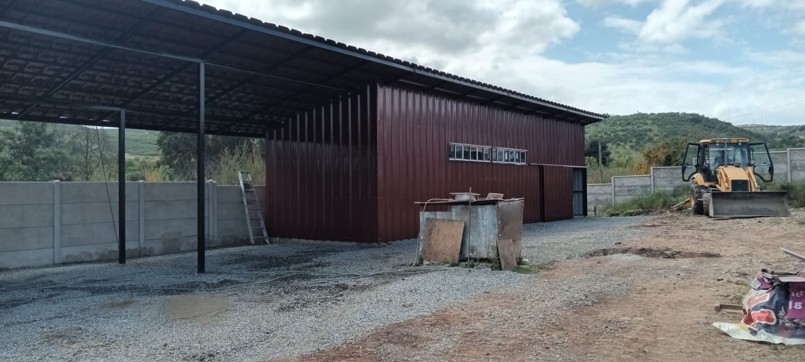 Construcción de Bodega y Estacionamientos